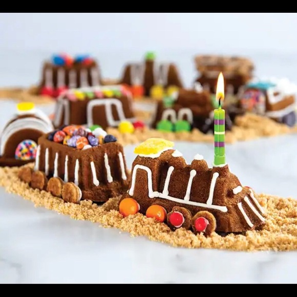 Train Cake Pan - Picture 4 of 4